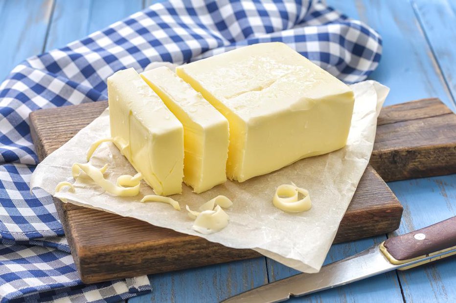 Fotografija: Obvestilo, ki straši Francoze: »Zaradi pomanjkanja surovin vam masla in maslenih izdelkov ne moremo ponuditi.« FOTO: Shutterstock