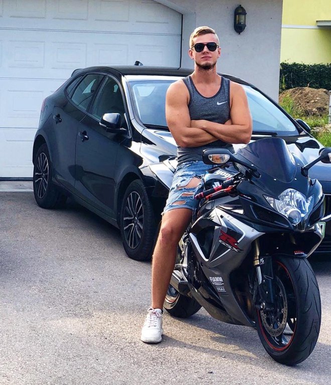 Kristijan se bo v drugi letnik odpeljal kar na motorju. Foto: Instagram