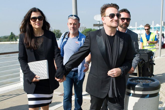 Hewson Alison;Bono Vox


Bono Vox and his wife leave Venice 
29/09/2014,Image: 206784690, License: Rights-managed, Restrictions: , Model Release: no, Credit line: Profimedia