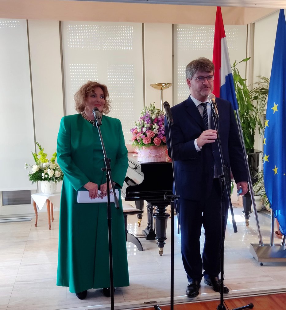 Fotografija: Na francoskem veleposlaništvu v Zagrebu je prejela prestižno priznanje. FOTO: PROMOCIJSKI MATERIAL