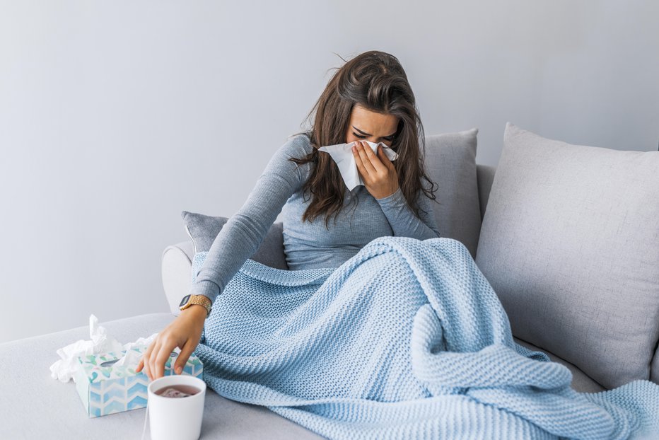 Fotografija: Krepi imunski sistem, če smo prehlajeni, pa preprečuje čezmerno nastajanje sluzi. FOTO: Dragana991/Getty Images