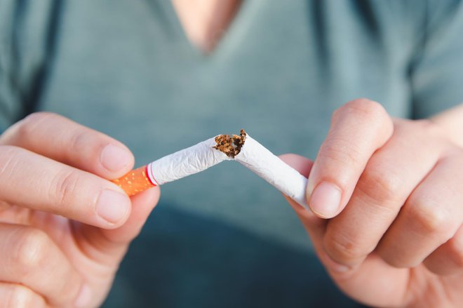 Odstotek kadilcev se znižuje tudi med odraslimi, predvsem moškimi. FOTO: Tevarak/Getty Images
