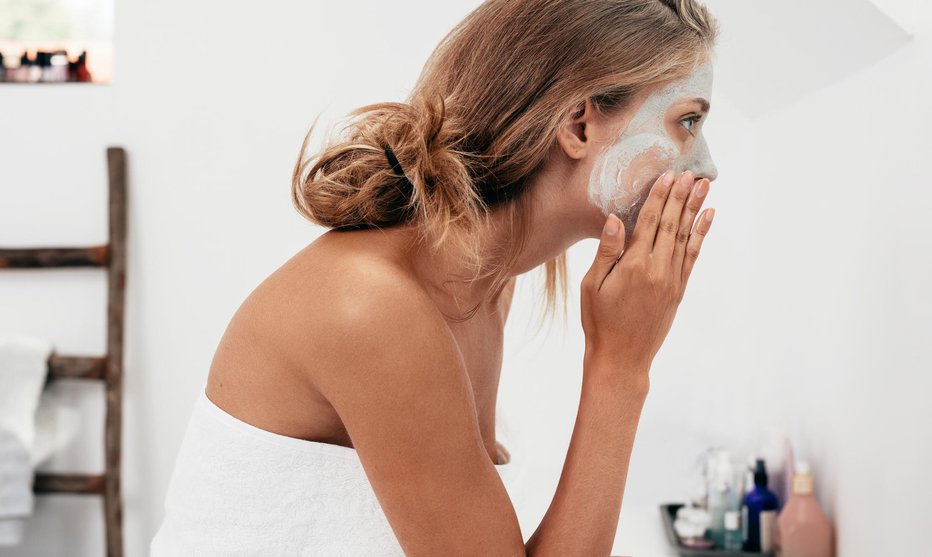 Fotografija: Kožo razvajamo z negovalnimi maskami. FOTO: Getty Images/iStockphoto