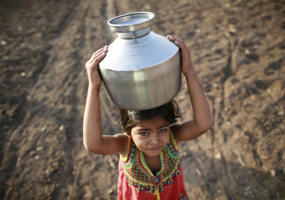 Fotografija: Letošnji marec je bil v Indiji najbolj vroč v zadnjih 122 letih. FOTO: Danish Siddiqui/Reuters
