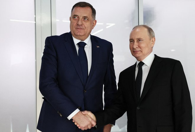 Vladimir Putin in Milorad Dodik. FOTO: Sputnik Via Reuters