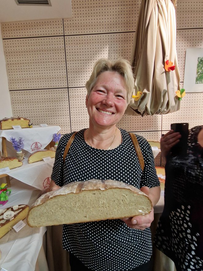 Marta Glavič z mešanim rženim kruhom, ki je dobil vseh 80 točk.