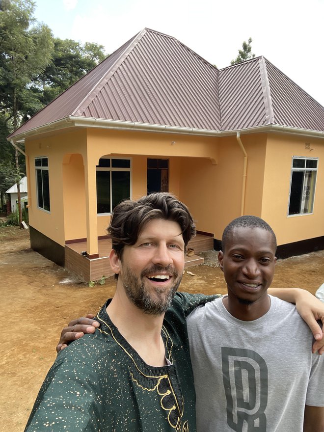 Tomaž se je nedavno vrnil iz Tanzanije, kjer je pomagal družini v stiski. FOTO: osebni arhiv