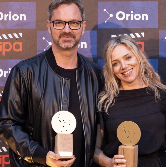 S prijateljem in soigralcem v seriji Ja, Chef!, Jurijem Zrnecem, sta prejela nagradi za najbolj svetli zvezdi Oriona. FOTO: osebni arhiv/Instagram