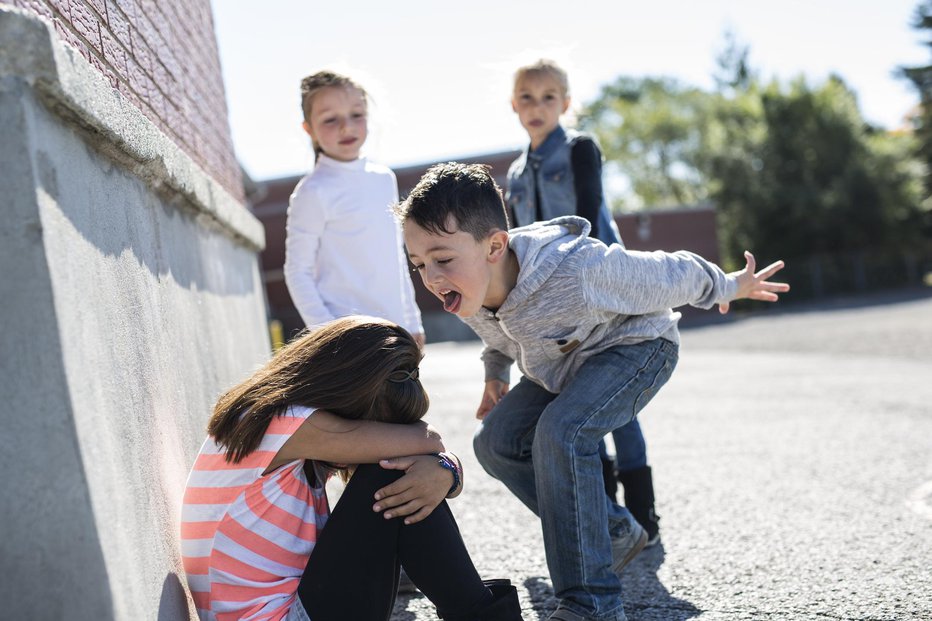 Fotografija: Otrok mora najprej doma slišati, kakšno obnašanje je nesprejemljivo, ne pa računati samo na različne institucije. FOTO: Getty Images
